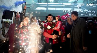 Rekortmen milli güreşçi Rıza Kayaalp'e başkentte coşkulu karşılama