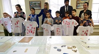 Rusya'da 23 Nisan Çocuk Bayramı haftasında çocuklara ebru sanatı ve linol baskı öğretildi