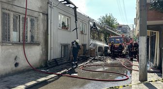 Sakarya'da 2 katlı evde çıkan yangın söndürüldü