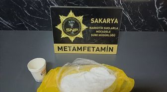 Sakarya'da araçta uyuşturucuyla yakalanan 3 kişi tutuklandı