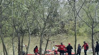 Sakarya Nehri'nde kaybolan çocuğu arama çalışmaları sürüyor