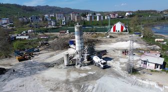 Salıpazarı'nda mahalle yolları betonla yenileniyor