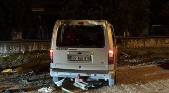 Samsun'da devrilen hafif ticari araçtaki 4 kişi yaralandı