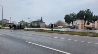 Samsun'da elektrik direğine çarpan hafif ticari aracın sürücüsü yaralandı