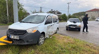 Samsun'da iki otomobilin çarpıştığı kazada 3 kişi yaralandı