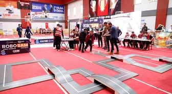 Samsun'da öğrenciler geliştirdikleri robotlarla hünerlerini sergiledi