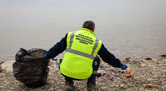 Sapanca Gölü ve çevresinde tahribata neden olabilecek atıklar toplandı