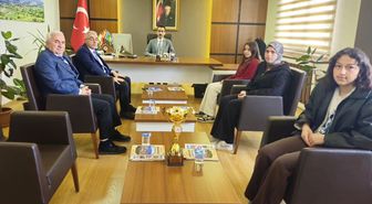 Saraydüzü'nde Kaymakam Ünal, bocce turnuvasında birinci olan öğrencileri ağırladı