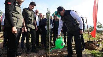 Siirt'te 1000 fidan toprakla buluşturuldu