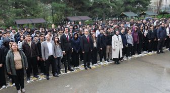 Siirt Valisi Kızılkaya, 14 Eylül Anadolu Lisesi'ndeki bayrak törenine katıldı