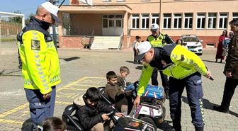 Sinop'ta minikler eğlenerek trafik kurallarını öğreniyor