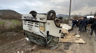 Şırnak'ta kamyonetin yayaya çarpıp devrildiği kazada 2 kişi yaralandı