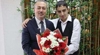 Sivas Belediye Başkanı Uzun, koltuğunu çocuklara bıraktı