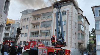 Sivas'ta bir apartmanın teras katında çıkan yangın hasara neden oldu