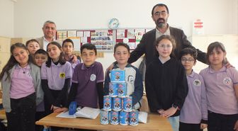 Sivas'ta ilkokul öğrencileri harçlıklarını yetim çocuklar için İHH'ya bağışladı