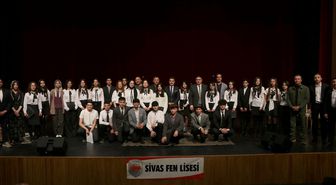 Sivas'ta öğrenciler 'Gözüm Gönlüme Çevrildi' adlı tiyatro oyununu sahneledi