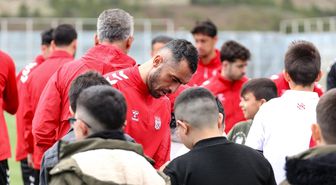Sivasspor Kulüp Başkanı Özçoban, koltuğunu öğrenciye devretti
