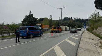Söke'de kamyonun devrildiği kazada 2 kişi yaralandı
