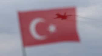 SOLOTÜRK, Antalya'da gösteri uçuşu yaptı
