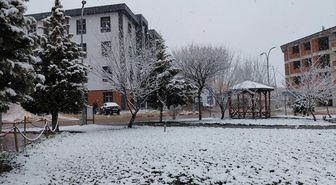 Tokat'ın Başçiftlik ilçesinde kar yağışı etkili oluyor