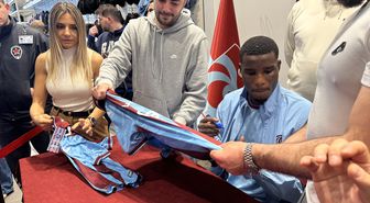 Trabzonsporlu futbolcu Onuachu taraftarlarla buluştu