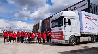 Türk Kızılayın İran için hazırladığı insani yardım malzemelerini taşıyan 4 tır yola çıktı