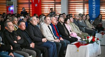 Türkiye turnesindeki 'Firavunla Yüz Yüze' tiyatro oyunu, Kırklareli'nde sahnelendi