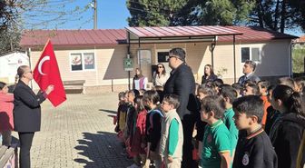 Ula'da öğrenciler Türk bayraklarıyla birlik mesajı verdi
