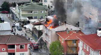 Ümraniye'de bir binanın çatısında çıkan yangın söndürüldü