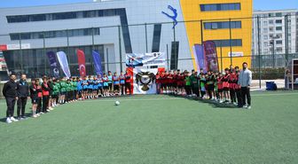 Van'da 'Gençler Sporda, Gelecek Emniyette Mini Futbol Turnuvası' düzenlendi