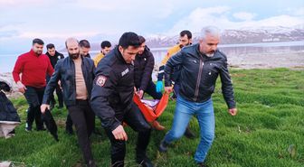 Van Gölü'nde donma tehlikesi geçiren kişi ekiplerce kurtarıldı