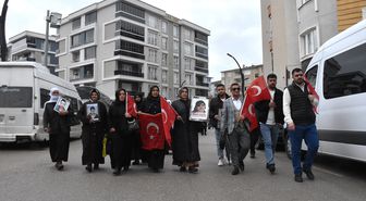 Vanlı aileler DEM Parti İl Başkanlığı önündeki eylemlerini sürdürdü