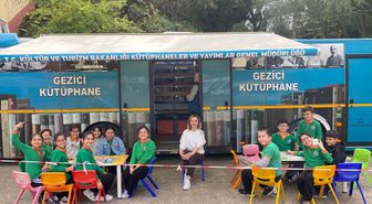 Yağlıdere'de gezici kütüphane öğrencileri kitapla buluşturdu