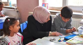 Yeşilyurt Kaymakamı Yeşim Altın, köy okullarını ziyaret etti