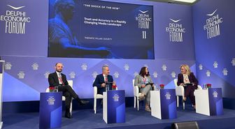 Yunanistan'daki Delfi Ekonomi Forumu'ndaki panelde medyadaki değişim ve güvenilirlik ele alındı