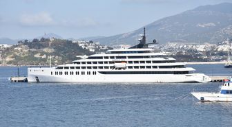 Yüzen butik otel olarak tanımlanan 'Emerald Kaia' Bodrum'da