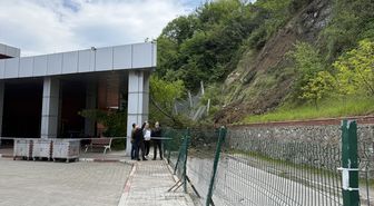 Zonguldak'ta heyelan terminaldeki yolcu bekleme peronuna zarar verdi
