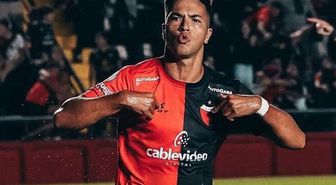23 yaşındaki futbolcu eşcinsel olduğunu açıkladı