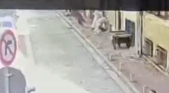 Fatih'te yangın çıkan binanın 3. katından atlayan kişi ağır yaralandı