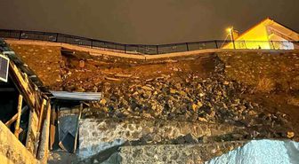 İspir'de heyelan: 2 konut boşaltıldı