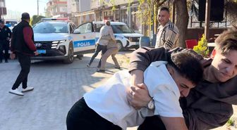 Kavga ihbarına giden polislere sürpriz karşılama