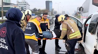 Maltepe'de hafif ticari araç, servis minibüsüne arkadan çarptı: 1 yaralı