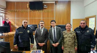 Tatvan Adliyesi'nde polislere sürpriz kutlama