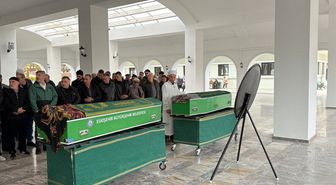 Ankara'da eşi tarafından öldürülen kadın ve kızı Eskişehir'de toprağa verildi
