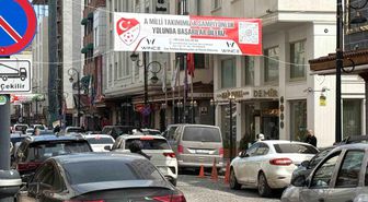 Diyarbakır'da esnaftan A Milli Futbol Takıma destek