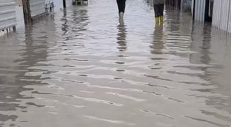 Hatay'da şiddetli yağış; yollar göle döndü, evleri su bastı