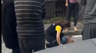 Müşterisinin evinde temizlik yaparken 5'inci kattan düşüp, yaralandı