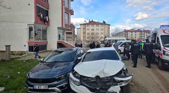 Bingöl'de iki otomobil çarpıştı: 4 yaralı