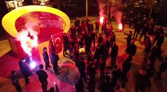 Bursa'da kavga ihbarına giden polislere sürpriz kutlama