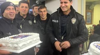 Görev başındaki polislere sürpriz kutlama